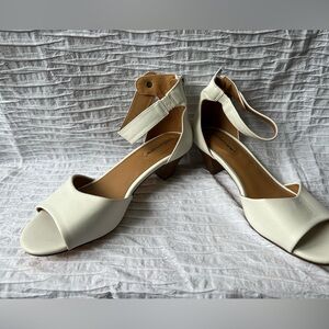 Comfortview  Cream Heels with Minimalist Design 7ww